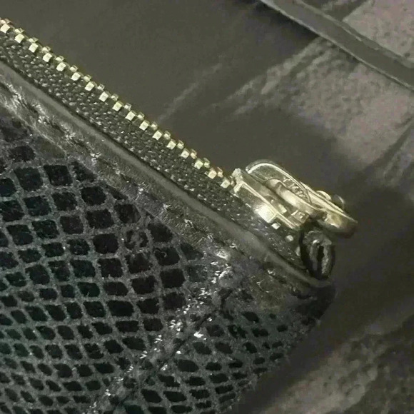 Fossil Wristlet Wallet Black Leather Snake Embossed Key Zipper Around No Strap - Picture 10 of 10